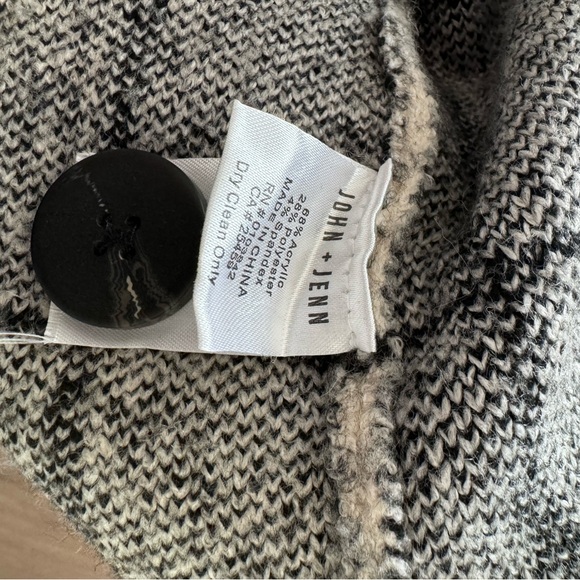 Evereve John + Jenn Black and White Plaid Coatigan / Long Cardigan - Picture 4 of 12